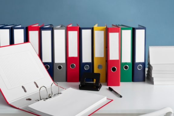 @Freepik Bandeur anneaux utilisé pour stockage documents